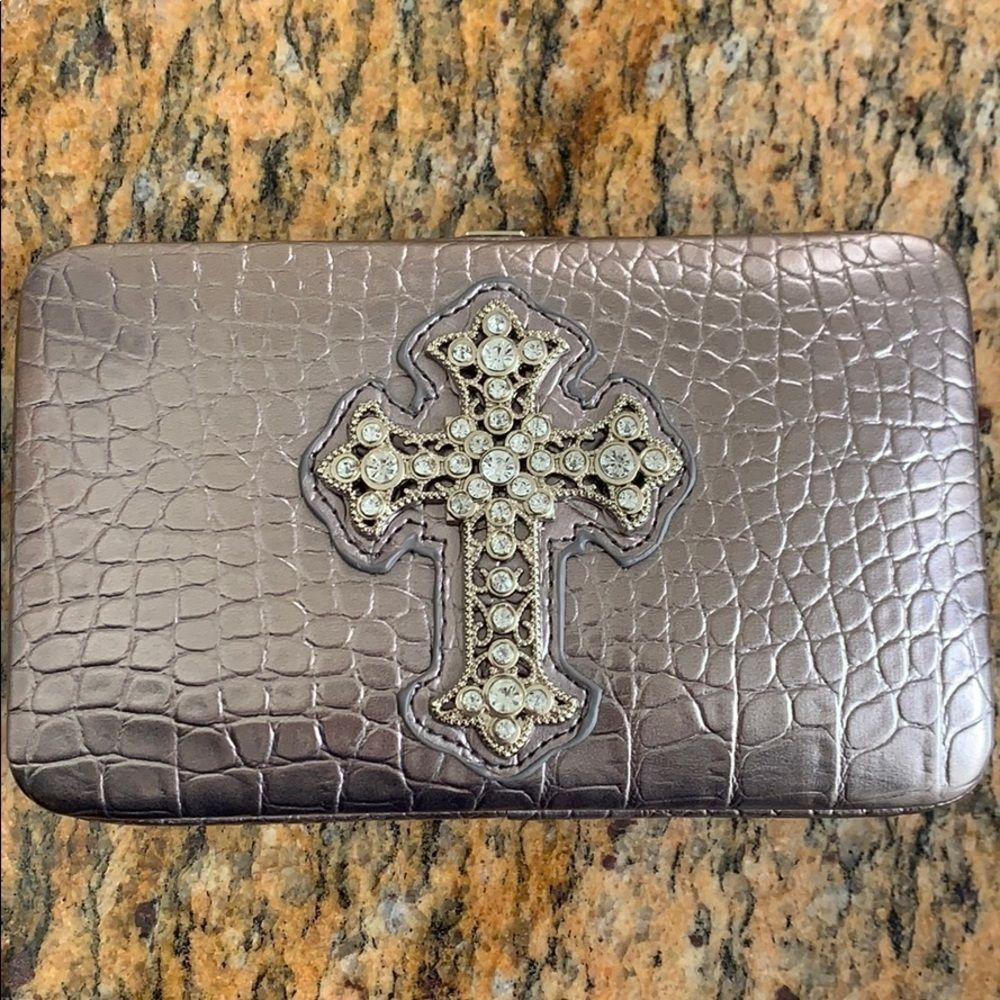Silver Faux Alligator Embellished Cross Clutch